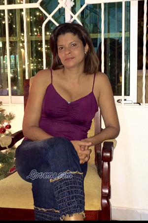 152747 - Yenis Age: 51 - Colombia