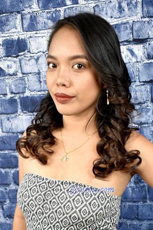 218076 - Liezl Age: 25 - Philippines