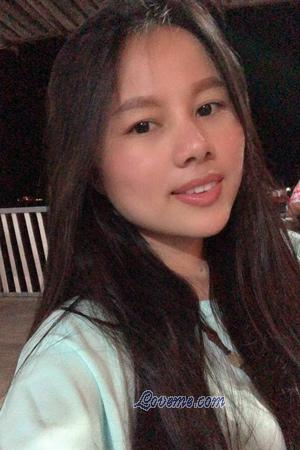 Thidawan, single woman in Bangkok, Thailand