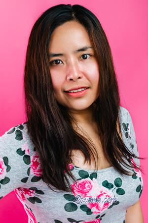 Mon, single woman in Bangkok, Thailand